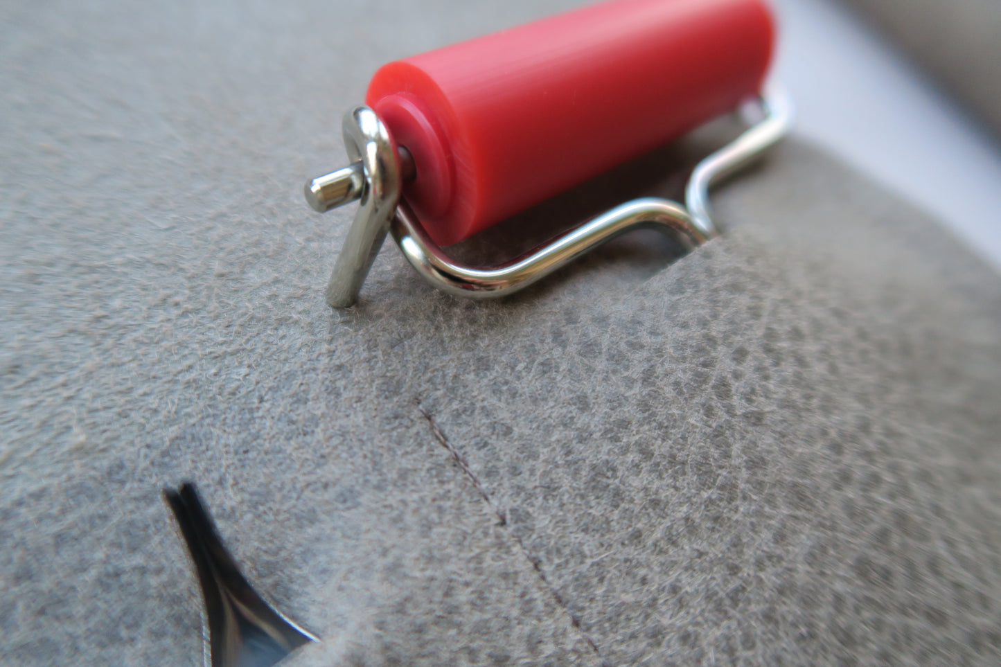 Etui with lino cutting knives and roller
